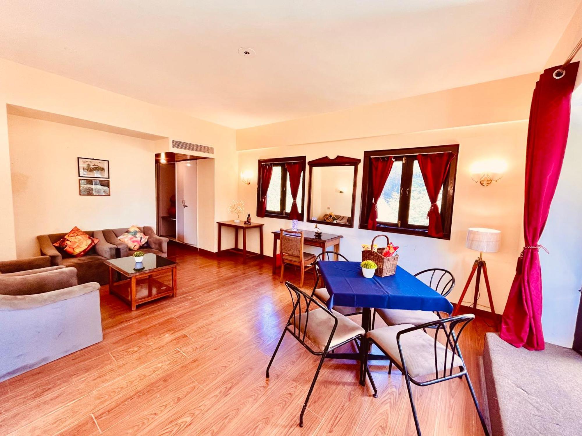 Sagar Resort !! Mountain View ! Luxury Stay ! Family Resort ! Private Parking ! Near Mall Road 마날리 외부 사진