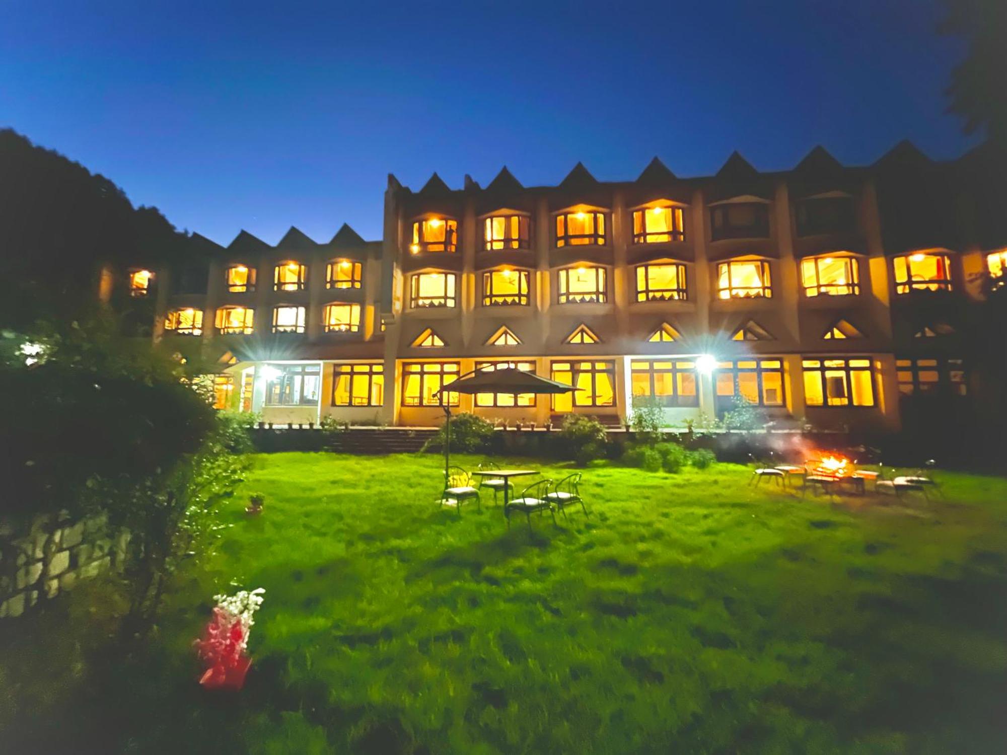 Sagar Resort !! Mountain View ! Luxury Stay ! Family Resort ! Private Parking ! Near Mall Road 마날리 외부 사진